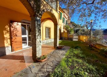 1.jpg - Porzione di casa Avegno - foto 1