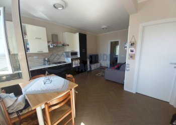 4.jpg - Trilocale Via Pastonchi, Riva Ligure - foto 2