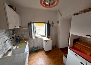cucina - Villa Località Castagneta, Vernio - foto 10