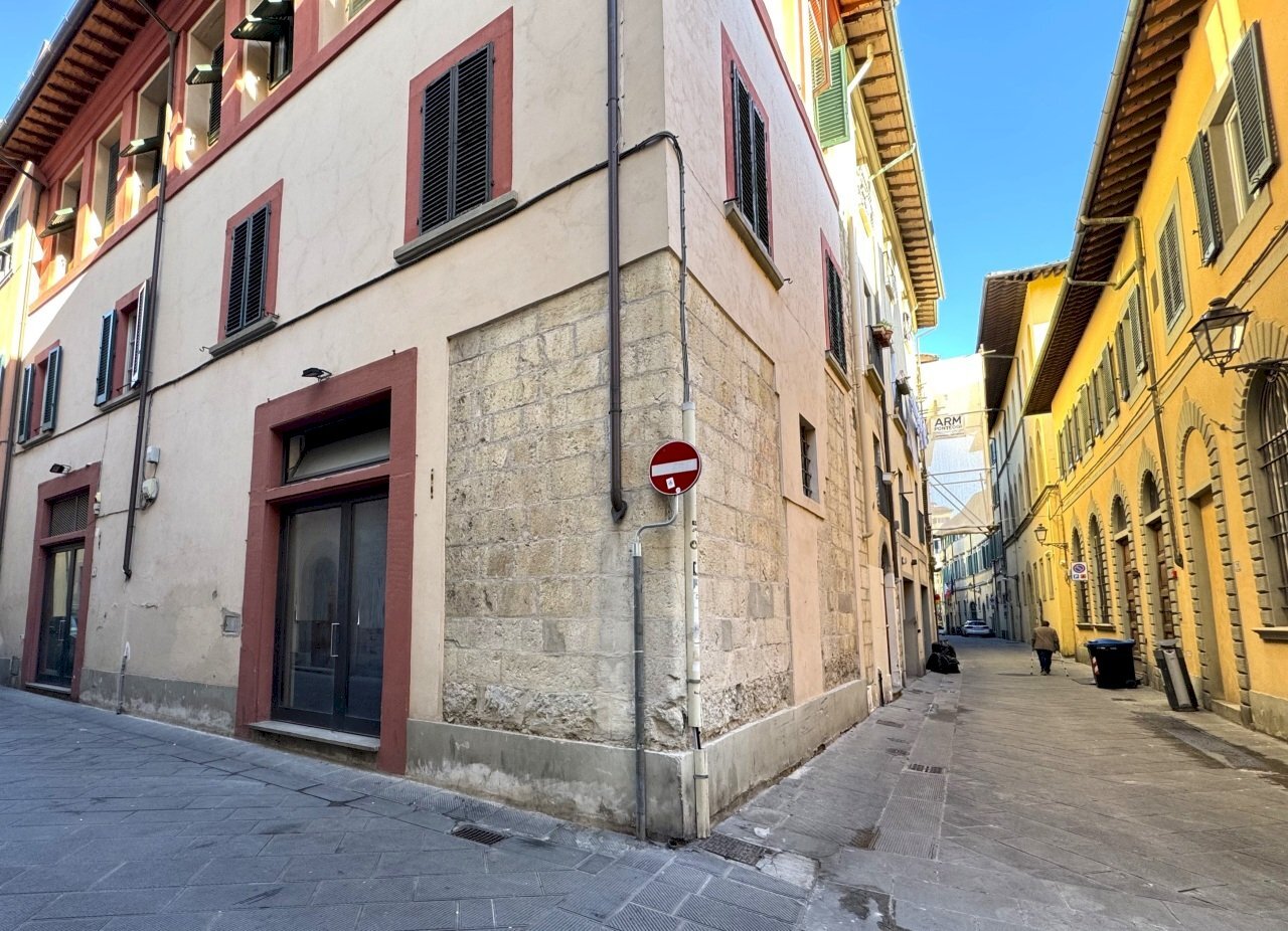 esterni - Locale Commerciale Piazza del Duomo, Prato - foto 2