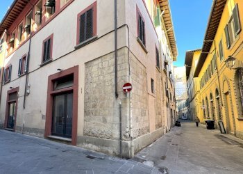 esterni - Locale Commerciale Piazza del Duomo, Prato - foto 2