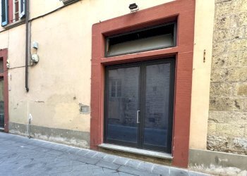 esterni - Locale Commerciale Piazza del Duomo, Prato - foto 3