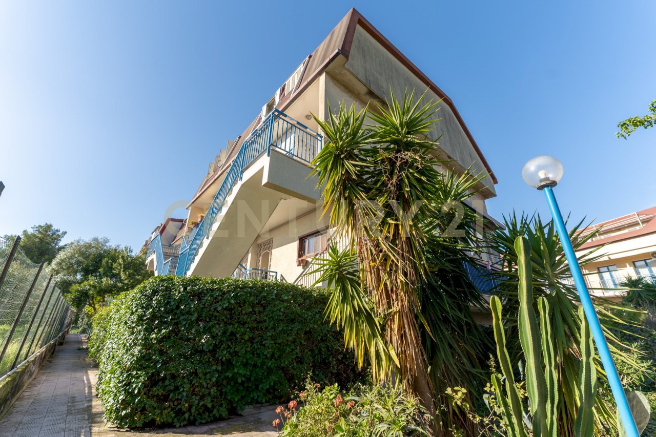 Via Giacomo Leopardi 1 (4).jpg - Casa semi indipendente Via G. Leopardi 1, Sant'Agata Li Battiati - foto 3