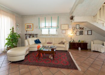 Via Giacomo Leopardi 1 (20).jpg - Casa semi indipendente Via G. Leopardi 1, Sant'Agata Li Battiati - foto 20