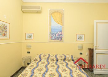 4.3 CAMERA 1.jpg - Appartamento Viale Carlo Canepa 17, Genova (zona Sestri Ponente) - foto 20