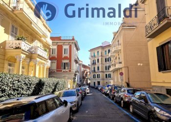 100.jpg - Trilocale Via Antonio Mancini 22, Napoli (zona Vomero) - foto 1