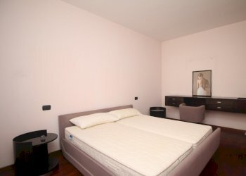 Camera matrimoniale - Trilocale Como - foto 13