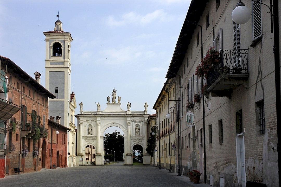 GH475102.jpg - Appartamento Via Vittorio Emanuele II 39, Cherasco - foto 2