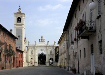 GH475102.jpg - Appartamento Via Vittorio Emanuele II 39, Cherasco - foto 2