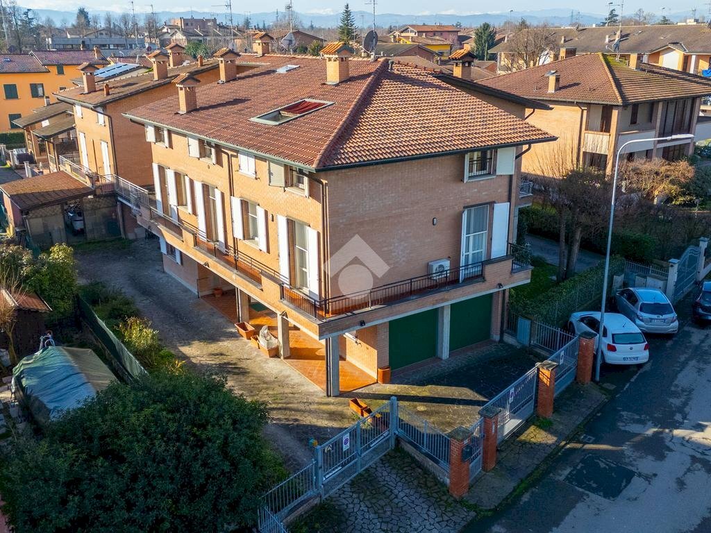 Casa indipendente Villa abbinata Via Fratelli Gastinelli, Reggio nell'Emilia - foto 1