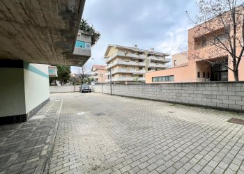 Three-room apartment Via Bradano, Montesilvano - photo 40