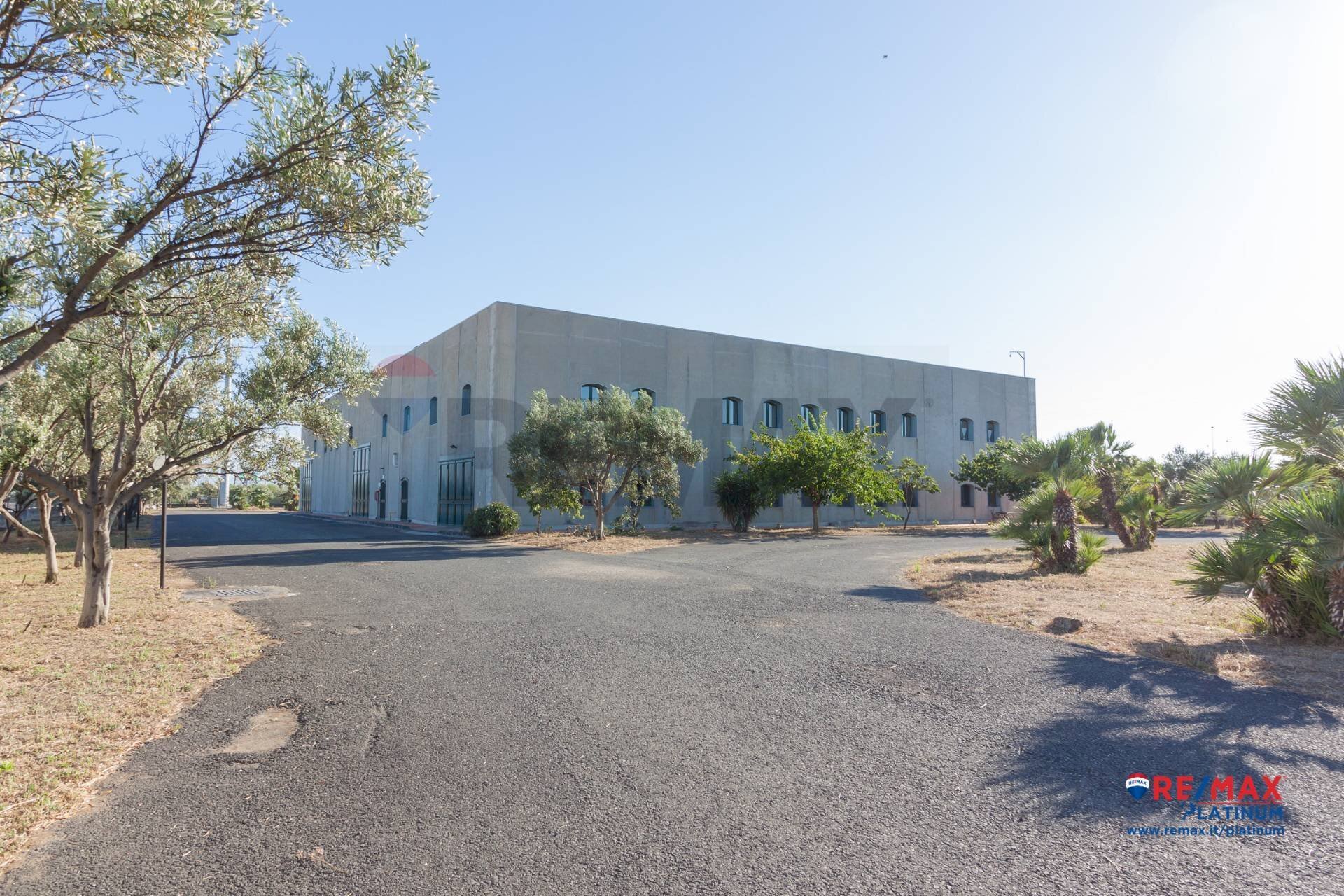 Edificio all\'aperto - Capannone ZONA INDUSTRIALE BLOCCO PALMA II
 
SNC, Catania - foto 1