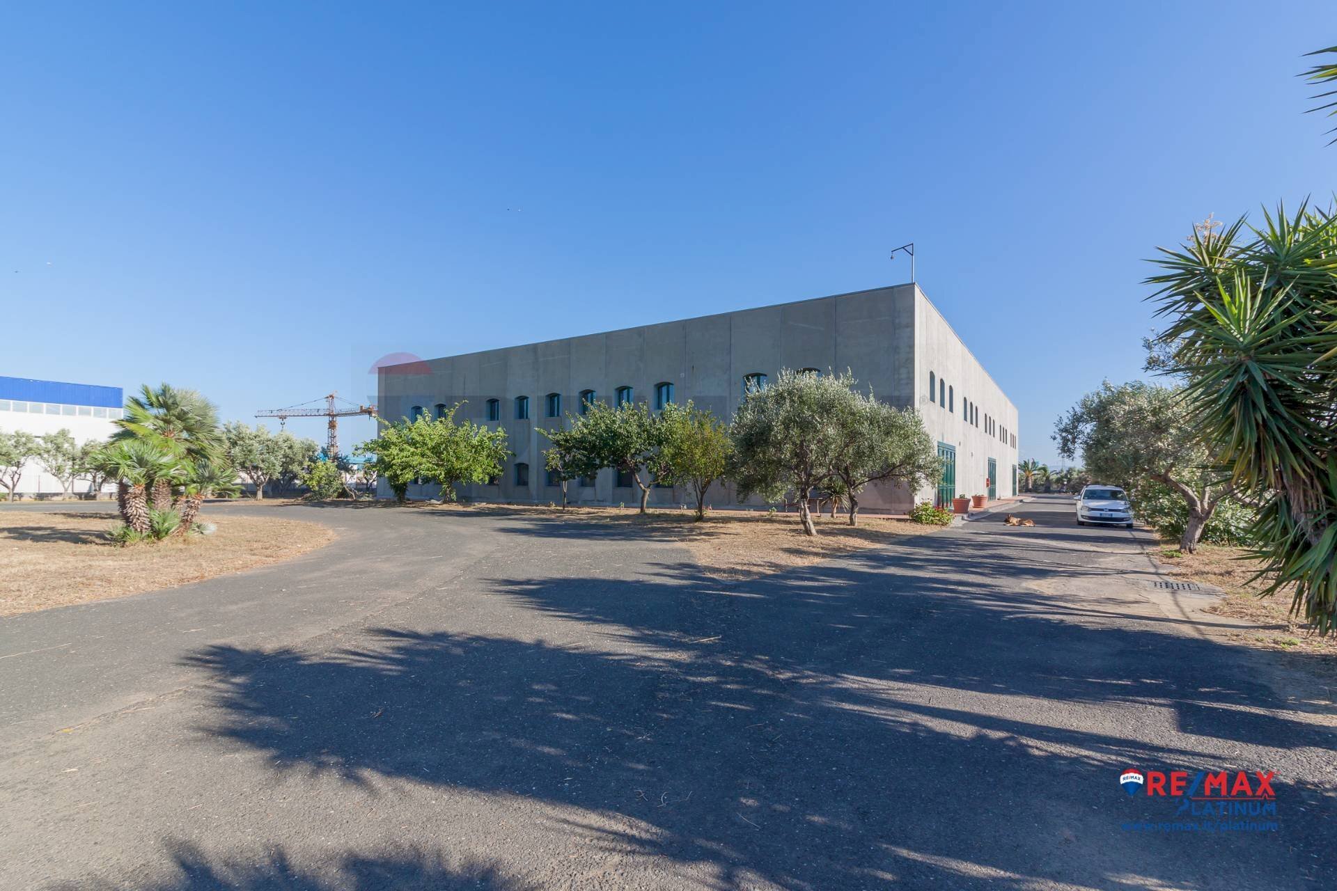 Edificio all\'aperto - Capannone ZONA INDUSTRIALE BLOCCO PALMA II
 
SNC, Catania - foto 2
