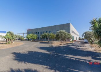 Edificio all\'aperto - Capannone ZONA INDUSTRIALE BLOCCO PALMA II
 
SNC, Catania - foto 2