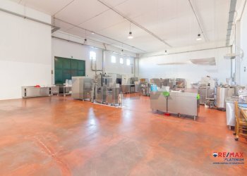 Soggiorno - Capannone ZONA INDUSTRIALE BLOCCO PALMA II
 
SNC, Catania - foto 33