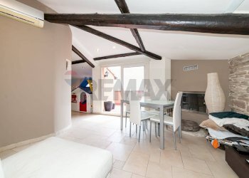 Sala da pranzo - Appartamento Via Balatelle
 
18, San Giovanni la Punta - foto 8