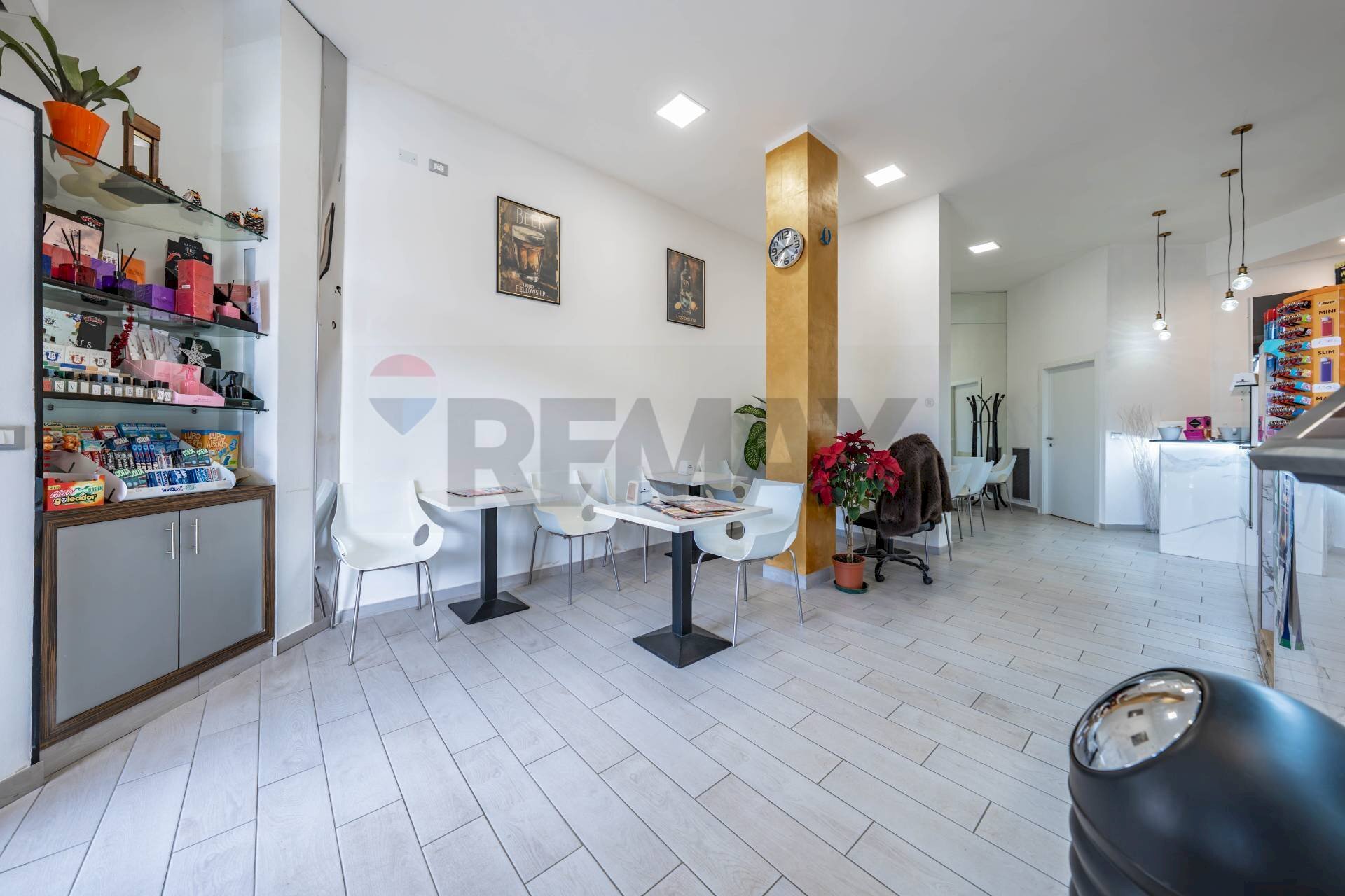 Sala da pranzo - Commercial Activity via Panfilia
 
31, Ravenna - photo 2