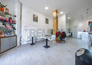 Sala da pranzo - Commercial Activity via Panfilia
 
31, Ravenna - photo 2