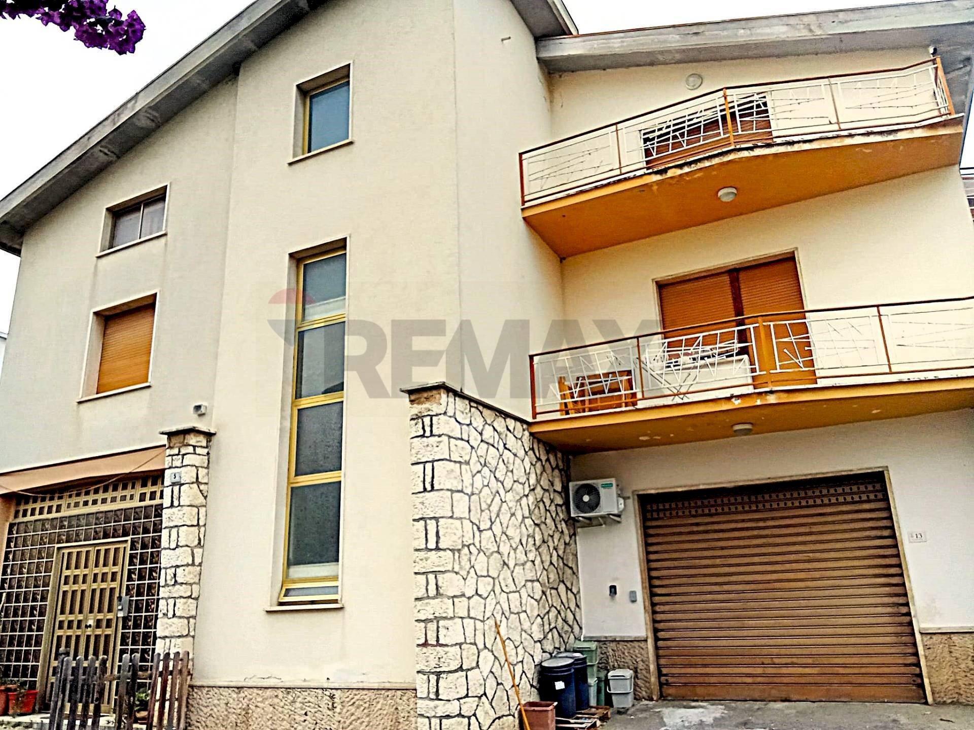 Edificio all\'aperto - Villa Via Saliceti
 
5, Nereto - foto 1