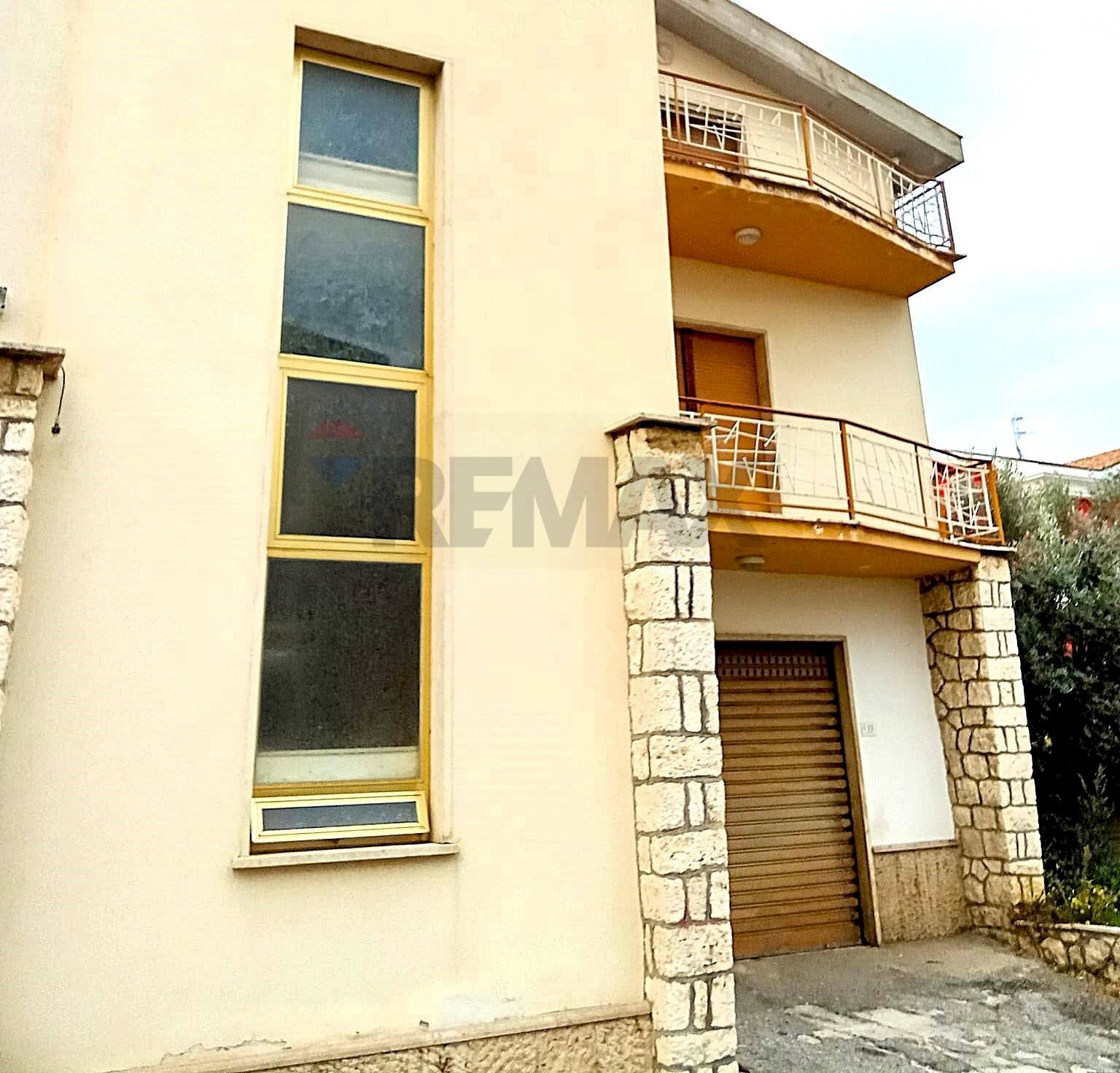 Edificio all\'aperto - Villa Via Saliceti
 
5, Nereto - foto 2