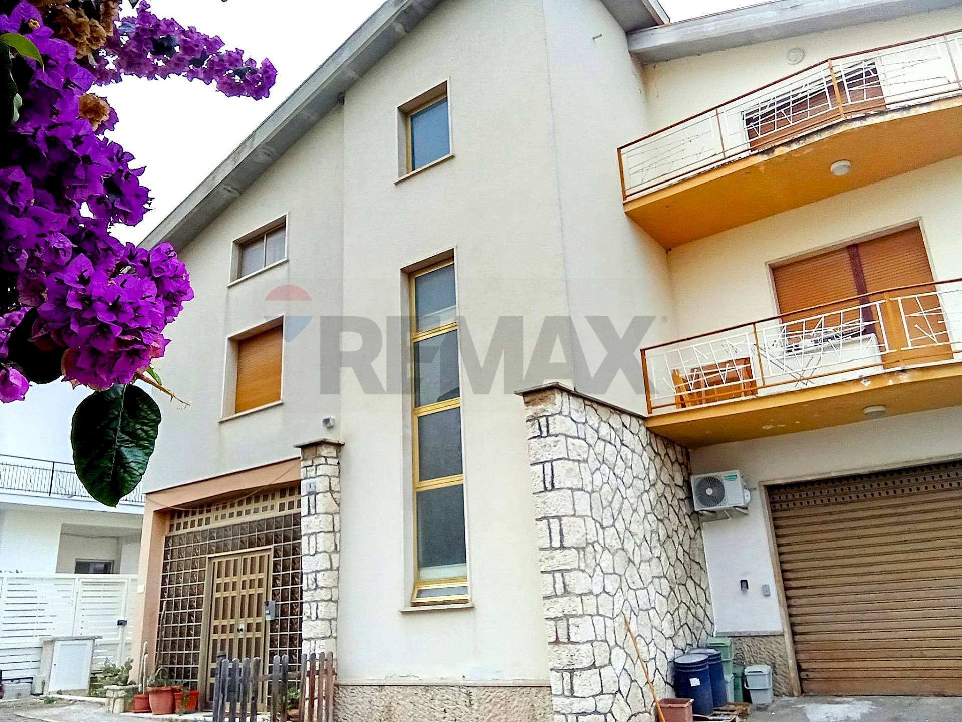 Edificio all\'aperto - Villa Via Saliceti
 
5, Nereto - foto 3