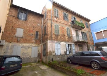 Edificio all\'aperto - Casa semi indipendente Via Roma
 
53/55, Medesano - foto 2