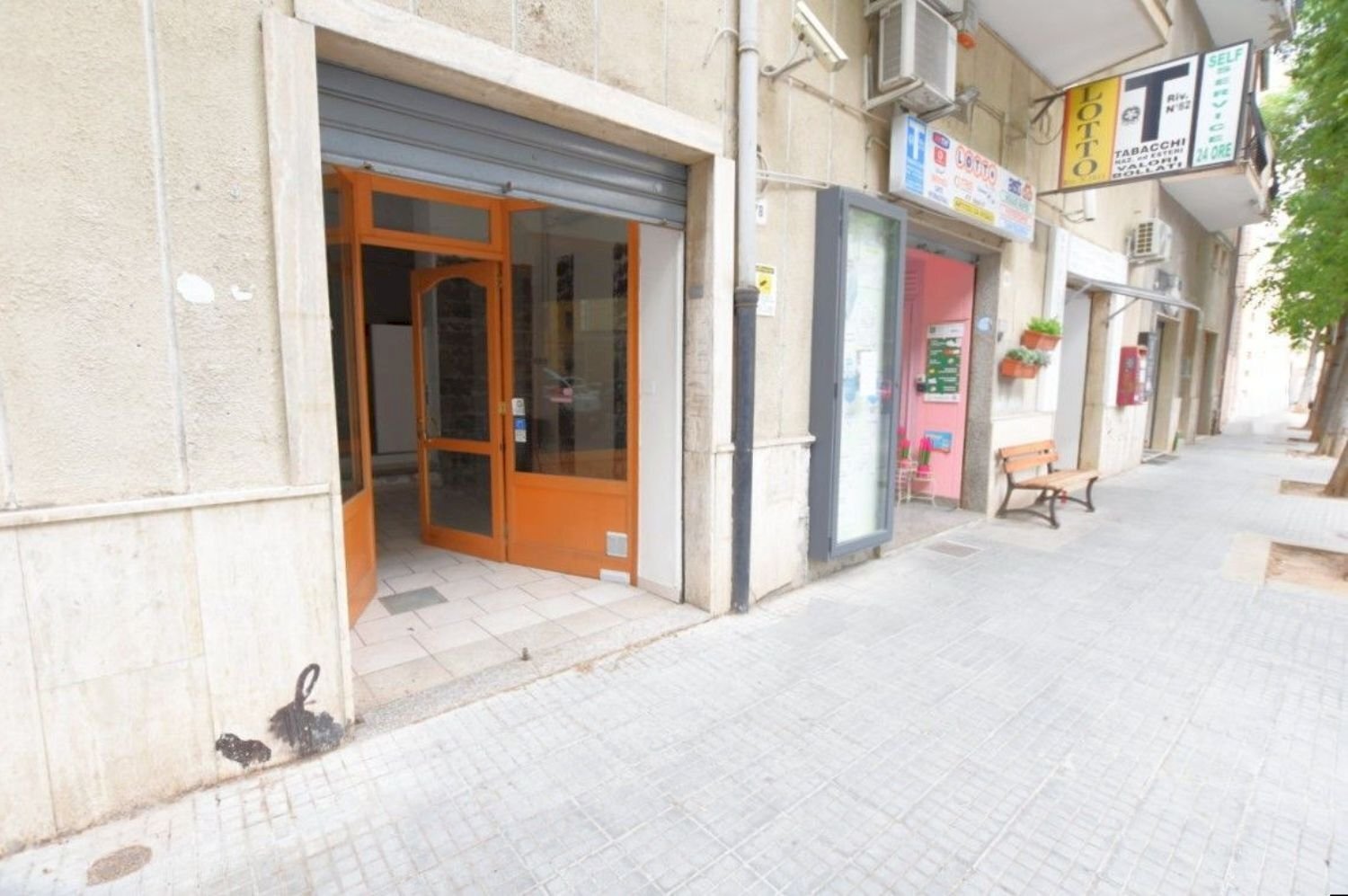 vetrina - Commercial Premises Napoli
 
78, Sassari - photo 1