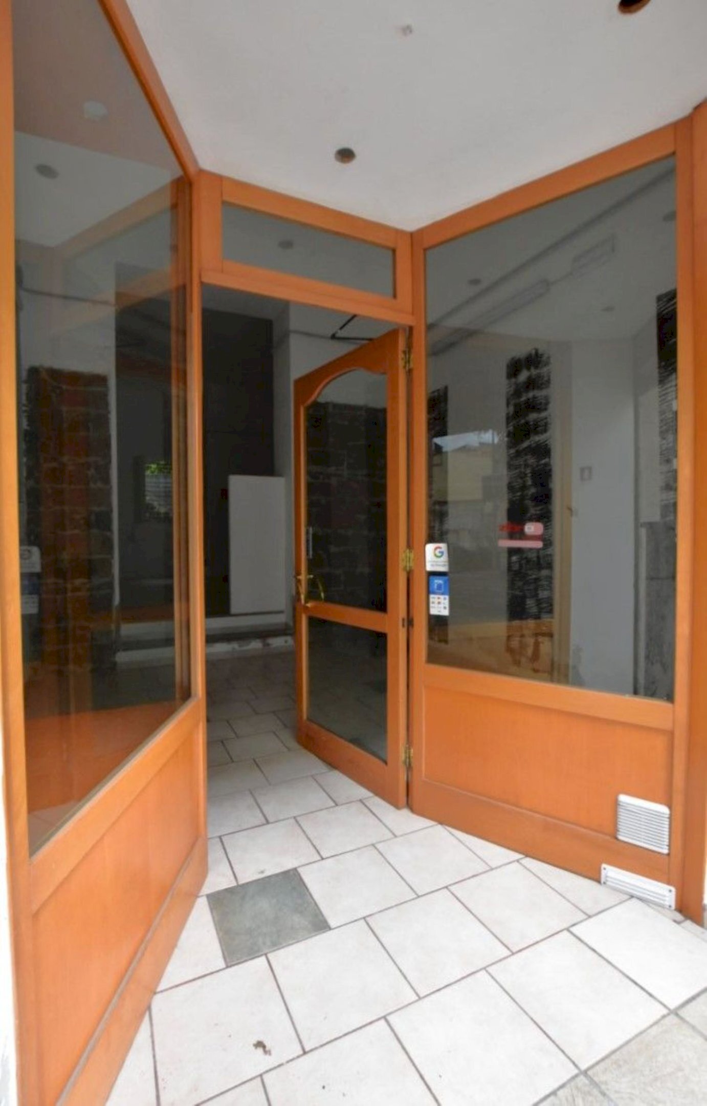 vetrina - Commercial Premises Napoli
 
78, Sassari - photo 3