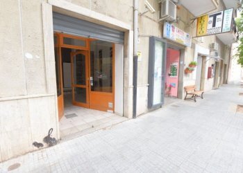 vetrina - Locale Commerciale Napoli
78, Sassari - foto 1