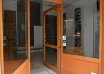 vetrina - Locale Commerciale Napoli
78, Sassari - foto 3