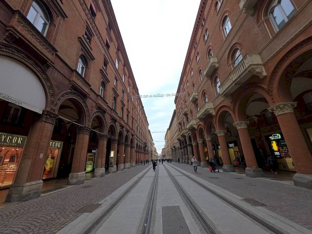 Zona - Quadrilocale via dell'Indipendenza, 20, Bologna (zona Centro Storico) - foto 3