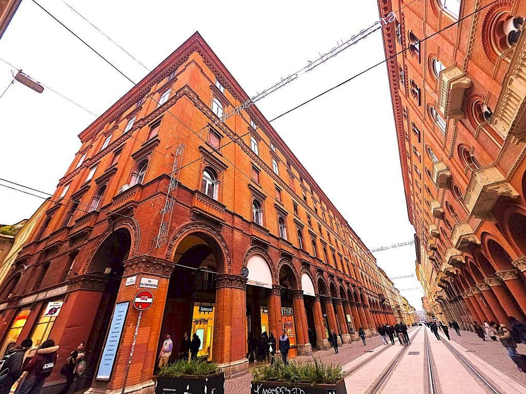 Zona - Quadrilocale via dell'Indipendenza, 20, Bologna (zona Centro Storico) - foto 1