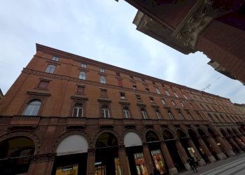 Facciata - Quadrilocale via dell'Indipendenza, 20, Bologna (zona Centro Storico) - foto 2