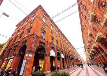 Zona - Quadrilocale via dell'Indipendenza, 20, Bologna (zona Centro Storico) - foto 1