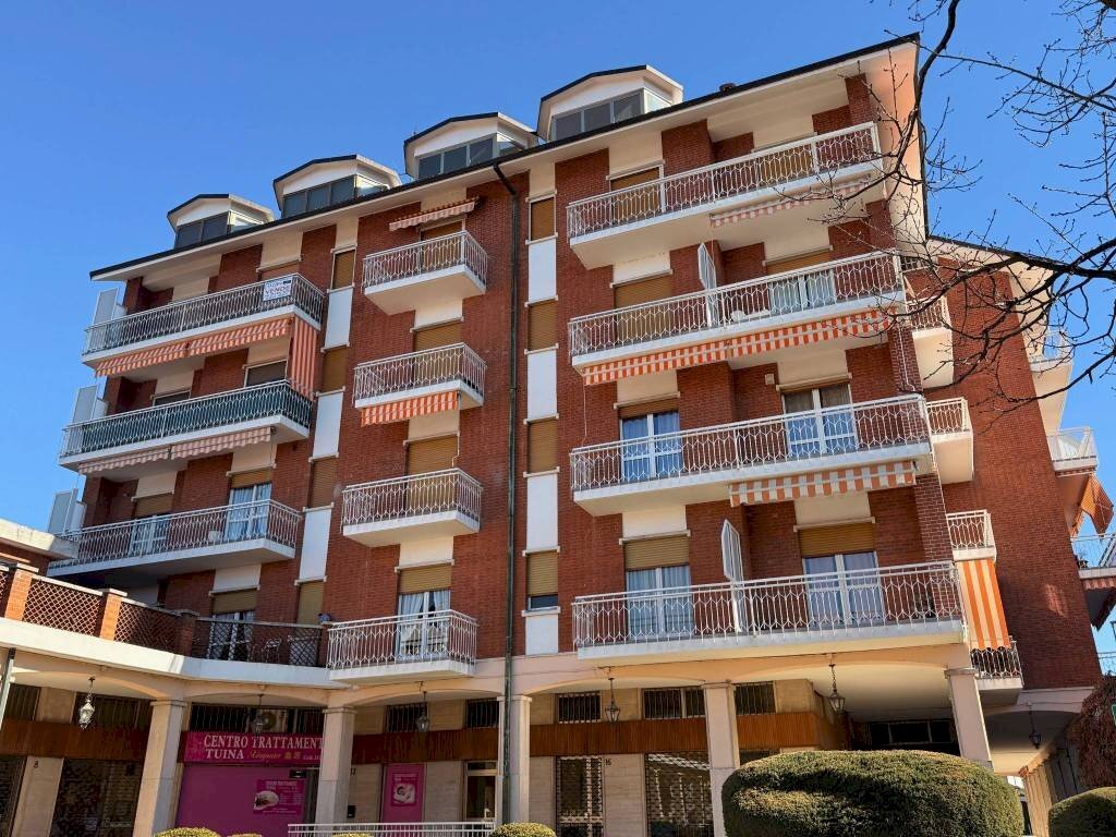 Facciata - Quadrilocale largo Umbria, 14, Carmagnola - foto 1