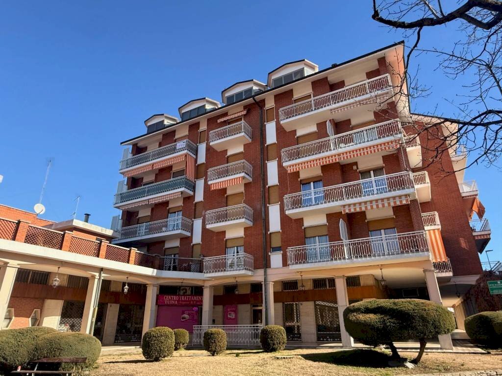 Facciata - Quadrilocale largo Umbria, 14, Carmagnola - foto 2