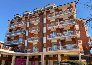 Facciata - Quadrilocale largo Umbria, 14, Carmagnola - foto 1