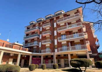 Facciata - Quadrilocale largo Umbria, 14, Carmagnola - foto 2