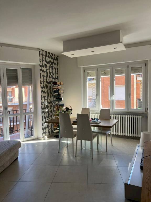Salone - Appartamento via Giuseppe Verdi, Asti - foto 1