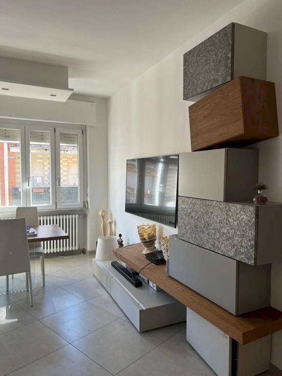 Salone - Appartamento via Giuseppe Verdi, Asti - foto 2