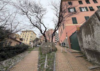 Zona - Quadrilocale Passo 10 Dicembre, 10, Genova (zona Lagaccio) - foto 1