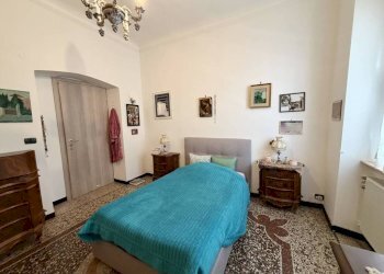 Camera da letto - Quadrilocale Passo 10 Dicembre, 10, Genova (zona Lagaccio) - foto 8