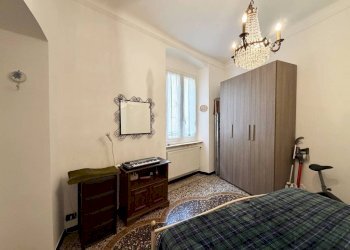 Camera da letto - Quadrilocale Passo 10 Dicembre, 10, Genova (zona Lagaccio) - foto 13