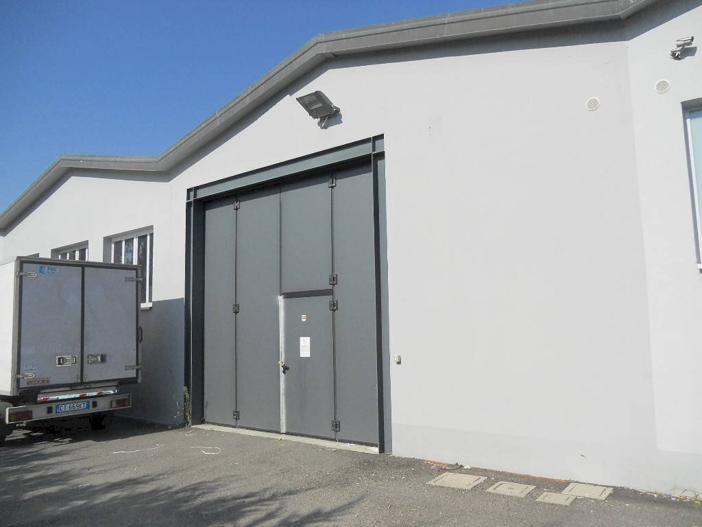 Facciata - Capannone via Sempione, 179, Pero - foto 1