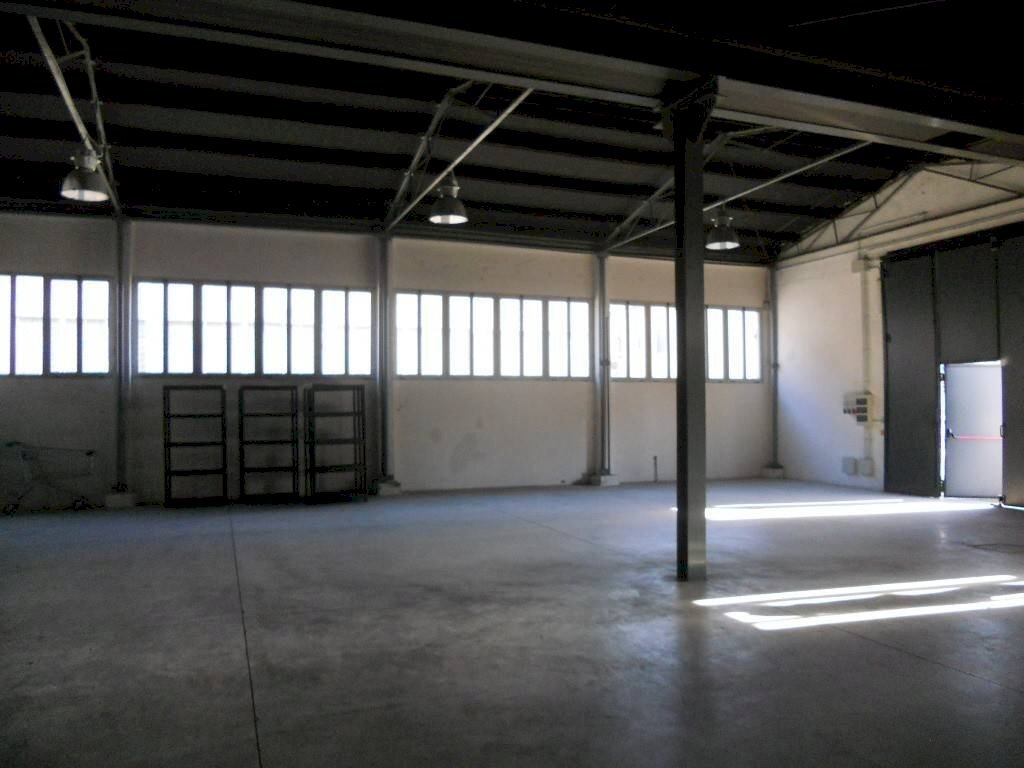 Interno non residenziale - Capannone via Sempione, 179, Pero - foto 2