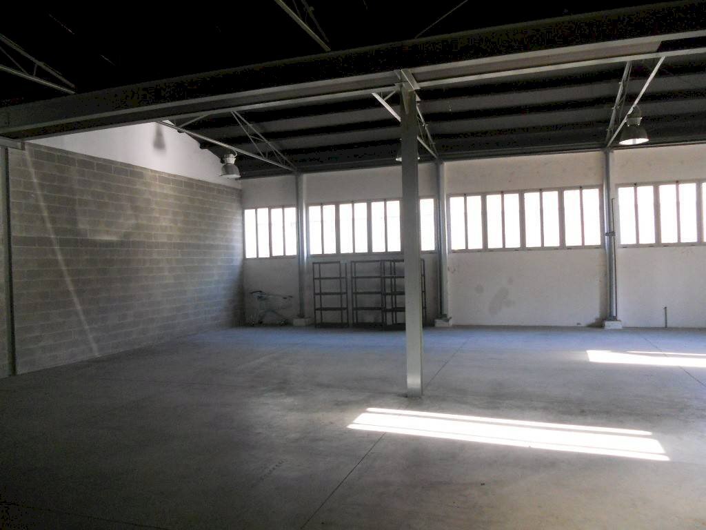 Interno non residenziale - Capannone via Sempione, 179, Pero - foto 3