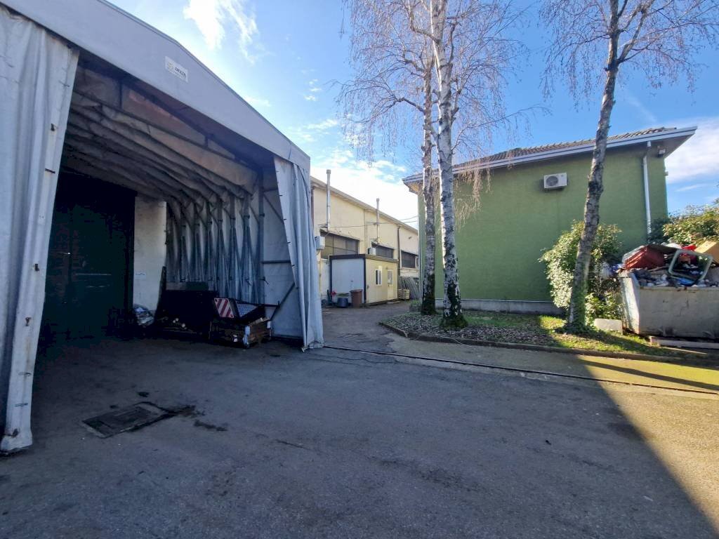 Facciata - Capannone via Cremona, Lainate - foto 2