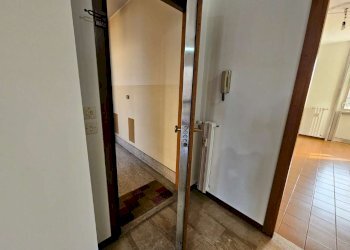 particolare porta blindata - Quadrilocale via Francesco Lusso, 4, Asti - foto 37