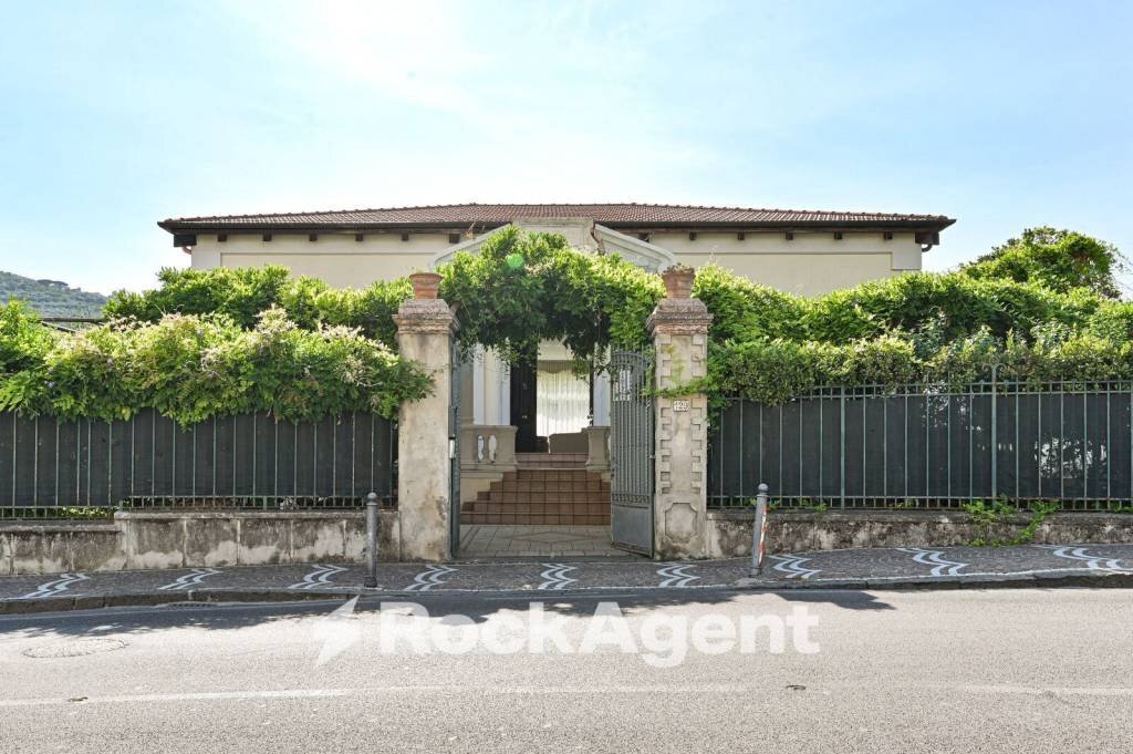 Facciata - Stabile - Palazzo corso Filangieri, 129, Vico Equense - foto 1