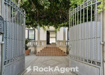 Cortile interno - Stabile - Palazzo corso Filangieri, 129, Vico Equense - foto 5
